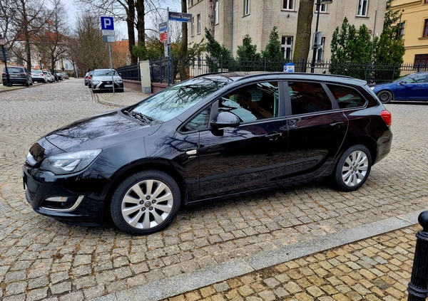 Opel Astra cena 24500 przebieg: 272000, rok produkcji 2013 z Poznań małe 326